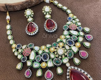 Sabyasachi inspirado premium fusión sin cortar Polki Kundan doblete rubí esmeralda tallada piedras semipreciosas collar de declaración conjunto con pendientes