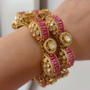 Braccialetti Kundan Jadau Kada Polki Kundan Multicolor: Rubino, Smeraldo, Perla e Pietra - Gioielli da Matrimonio Indiano