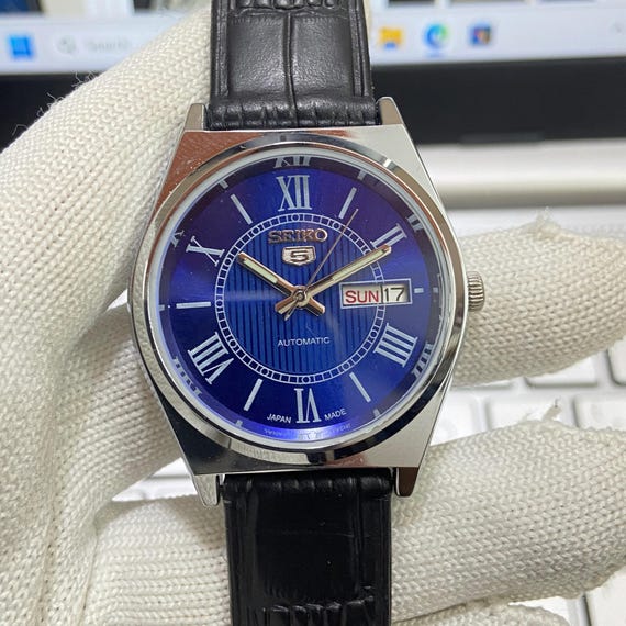 ヴィンテージ セイコー5 自動巻き腕時計、ブルー文字盤、再生品 (36 MM