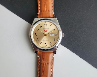 Vintage Refurbished Seiko 5 Automatic Watch: Arabic Numerals, Golden Face