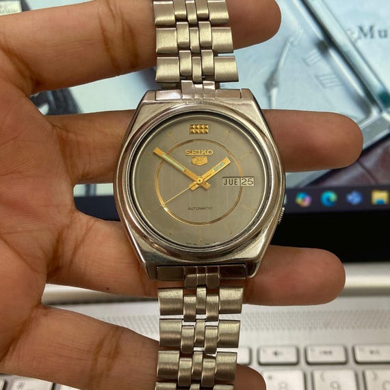 Vintage 1993 Seiko 5 Automatic 7009-3130 Day-date Japanese Men's