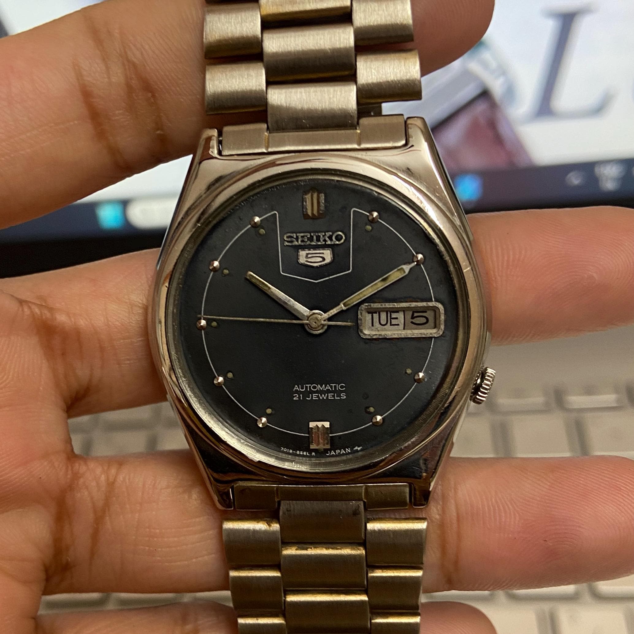 Vintage 1991 Seiko 5 Automatic 7009 821J Day Date Japanese Men s Wrist Watch