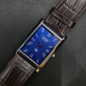 Odnowiony zegarek naręczny Seiko Slim Quartz z niebieską tarczą i kopertą 26 mm dla mężczyzn
