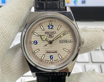 Vintage Seiko 5 Automatic Men's Watch: Refurbished White Face Day/Date