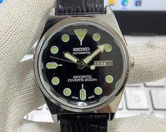Vintage Seiko 5 Automatic Men's Wrist Watch: Refurbished Black Face