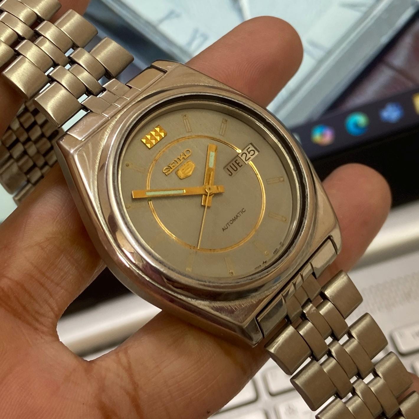 Vintage 1993 Seiko 5 Automatic 7009-3130 Day-date Japanese Men's