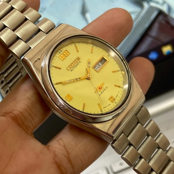 Vintage 1987 Citizen Automatic 8200 Day-date Japanese Men display picture 3