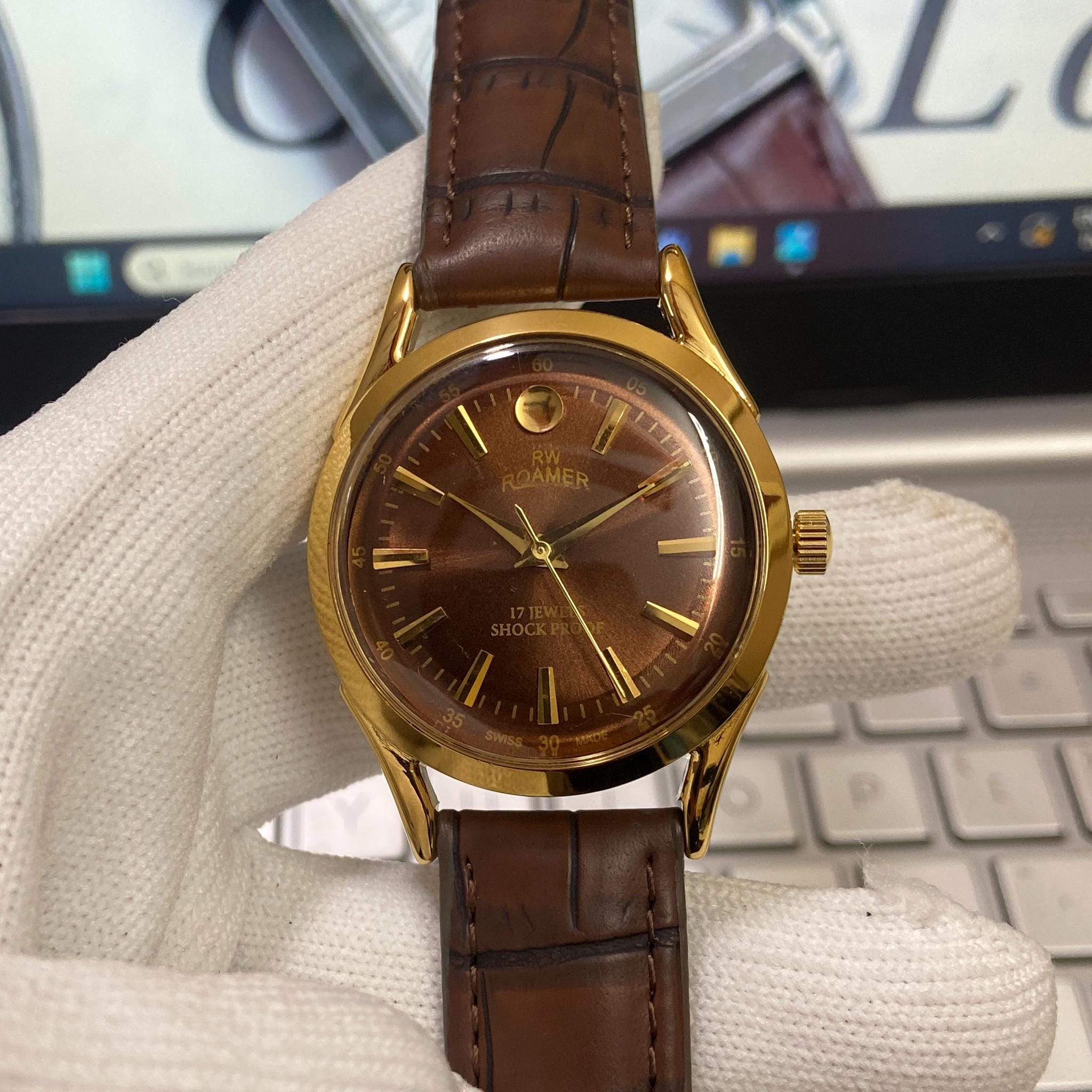 Vintage Refurbished Roamer Mechanical Hand Winding 17 Jewels
