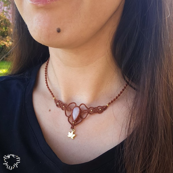 Collier en micro macramé couleur "Old copper" avec pierre précieuse de Quartz rose Cristal de l'amour et de la tendresse