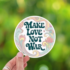 Laptopsticker Make Love Not War ronde vinylsticker in 70's hippiestijl boho-ontwerp bloemenbericht vintage decoratie UV-bestendig