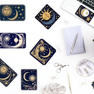 Stickerset zon, maan en sterren astrologie laptop dagboek verfraaiing geschenken, mystieke en magische hemelse decoratie 12 stuks.