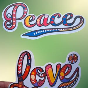 Vredessticker Hippiesticker Liefde Set van 2 Binnen Buiten Weerbestendig en UV-bestendig Auto Laptop Cadeau Zen Decoratie Kleurrijk Vrede Liefde