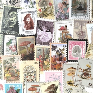 Può includere: Un collage di francobolli d'epoca con immagini varie. I francobolli raffigurano ritratti, illustrazioni botaniche, funghi, fate e scene storiche. I colori includono blu, verde, rosso e marrone, creando un'estetica nostalgica.