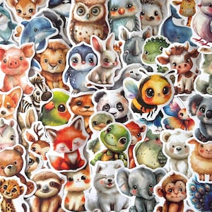 Könnte beinhalten: Eine Ansammlung farbenfroher Tieraufkleber im Cartoon-Stil, darunter ein Schwein, eine Eule, ein Pinguin, ein Fuchs, ein Panda, eine Biene, ein Koala und mehr. Die Aufkleber sind im Aquarellstil gehalten und eng angeordnet.