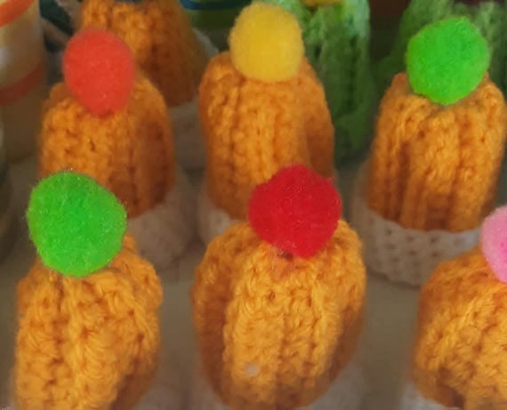 Egg hats – Warmth with a smile at the breakfast table