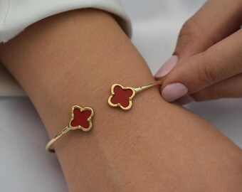 14K Clover Bangle Bracelet,Clover Coral Bangle,Dainty Bracelet,Clover Bracelet,Gift for Mom & Her,Lucky Clover Gold Cuff Bangle