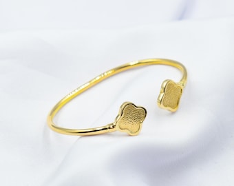 14K Clover Bangle Bracelet,Thick Handmade Bangle,Dainty Bracelet,Clover Bracelet,Gift for Her,Minimalist Bracelet,Clover Gold Cuff Bangle