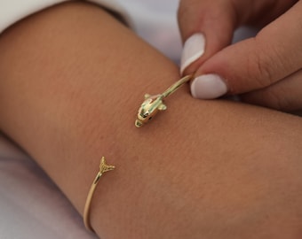 14k Gold Dolphin Bangle Bracelet,Dolphin Lovers Bracelet,Gold Sea Animal Bracelet Bangle,Summer Bracelet,Gift for Her,Sea Gold Collection