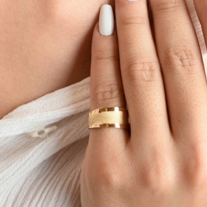 14K Dünner Massiver Goldring, Hochzeit & Verlobungsring, Minimalistischer Goldring, Minimalistischer Stapelring, Zeitloses Geschenk für Mutter und Sie