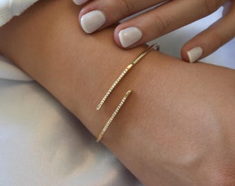 14K Thin Bangle Bracelet,Plain Gold Bangle,Dainty Bracelet for Everyday Use,Stacking Bangle Bracelet,Classy Timeless Gift for Mom & Her