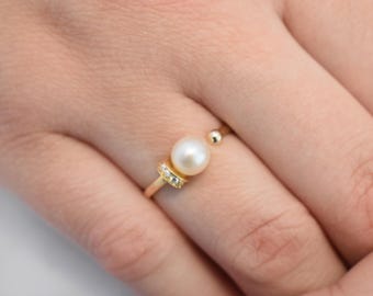 14K Gold Pearl Ring,Natural Pearl Ring,White Pearl Ring,Dainty Pearl Ring,Bridal Jewellery,Statement Ring,14K Gold Ring,Bridesmaid Ring