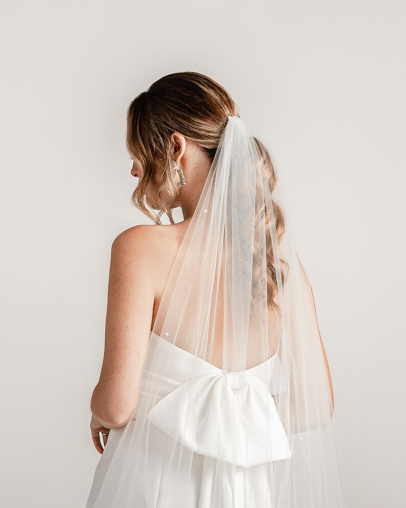 The Veil Atelier Amara Fine tulle Pearl Scatter Veil image 2