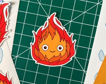 Pegatina de Calcifer Fire Spirit: vinilo troquelado inspirado en Studio Ghibli. Bonita y acogedora pegatina de llamas para portátil, diario y más.