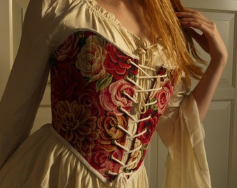 haut corset rose en forme de coeur