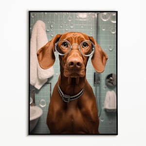 Vizsla mit Brille im Badezimmer, lustiges Hundebild, digitaler download, Geschenk für Hundebesitzer, Funny Dog Picture, Vizsla art, Wall Art