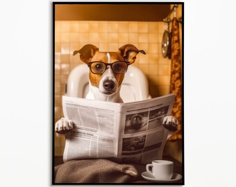 Puede incluir: Un perro marrón y blanco con gafas se sienta en un inodoro y lee un periódico. El perro tiene una taza de café en un platillo a su lado.