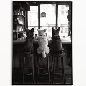Hunde sitzen in der Bar, Schwarz weiss Bild, Digitaler Download, Geschenkideen Hundebesitzer, Lustiges Hundebild, Wall Art Prints Poster