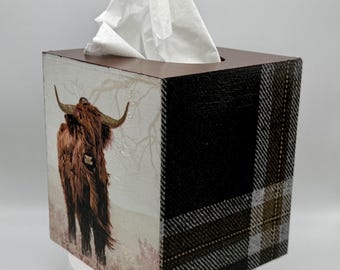 Highland Cow Tissue Box Cover – Rustic Farmhouse Decor, Plaid Wooden Tissue Holder