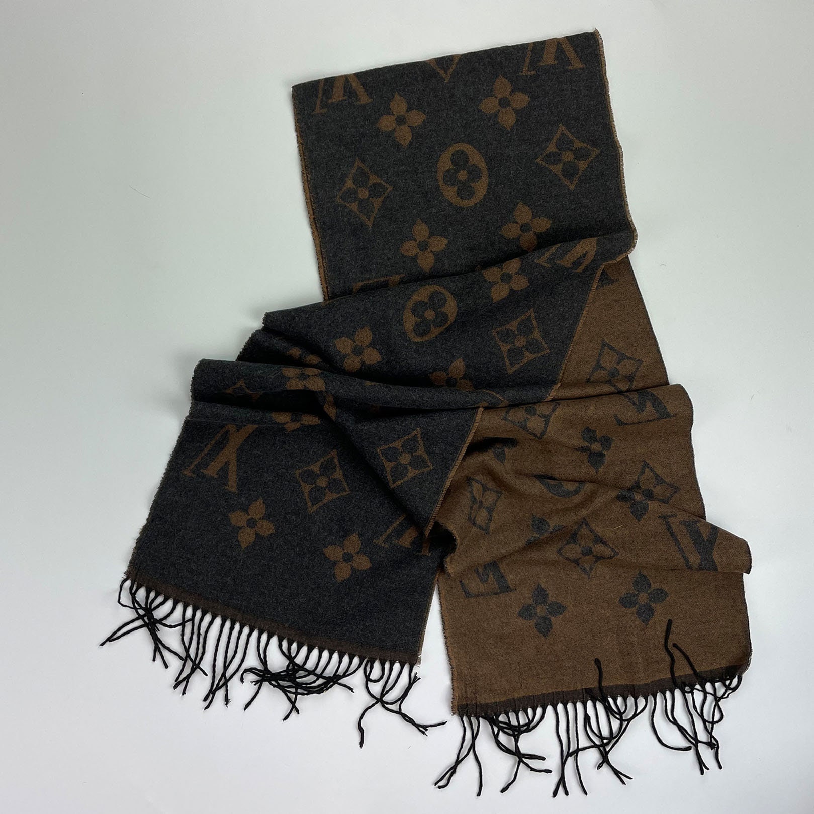 Pin by Helena Richardson on Lv scarf  Louis vuitton scarf, Lv scarf, Wool  scarf outfit