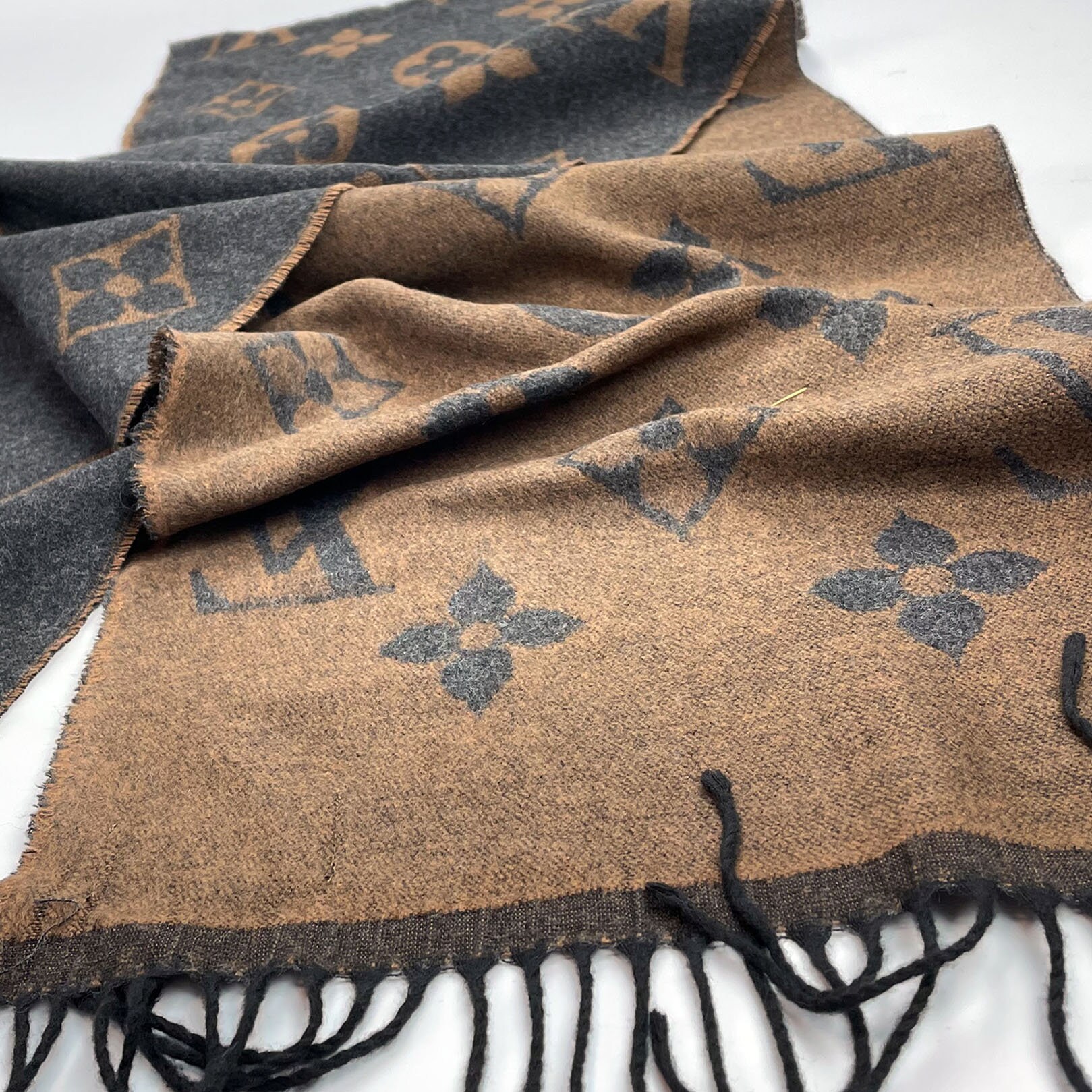 Lv scarf Louis Vuitton Brown in Wool - 764264