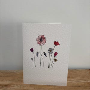 Una tarjeta de felicitación con flores de abril diseñada para ella, para cualquier ocasión.