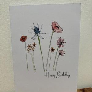 Una tarjeta de cumpleaños con flores de junio diseñada para ella.