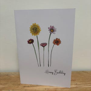 Una tarjeta de cumpleaños con flores de noviembre diseñada para ella.