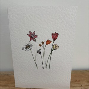 Una tarjeta de felicitación con flores de mayo diseñada para ella, para cualquier ocasión.