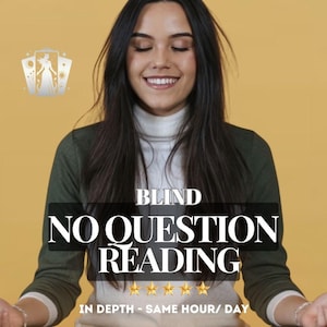 Könnte beinhalten: Eine Frau mit langen dunklen Haaren und einem weißen Rollkragen lächelt mit geschlossenen Augen. Der Text auf dem Bild lautet "BLIND NO QUESTION READING" mit fünf goldenen Sternen und "IN DEPTH - SAME HOUR/ DAY".