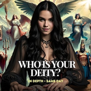 Könnte beinhalten: Eine Frau mit langen schwarzen Haaren sitzt an einem Tisch mit einem offenen Buch vor sich. Sie trägt ein schwarzes Kleid mit einem Spitzenoberteil. Hinter ihr befinden sich Bilder verschiedener Gottheiten, darunter eine Frau mit Flügeln und ein Mann mit einem Dreizack. Der Text "Wer ist deine Gottheit?" ist in großen Buchstaben über dem Kopf der Frau geschrieben. Der Text "In Depth - Same Day" ist unter den Händen der Frau geschrieben.