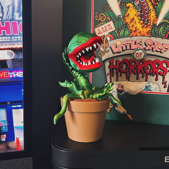 置物 SWAROVSKI (BROADWAY-AUDREY) LITTLE SHOP OF HORRORS to Unveil 'Audrey II' Times Square Installation