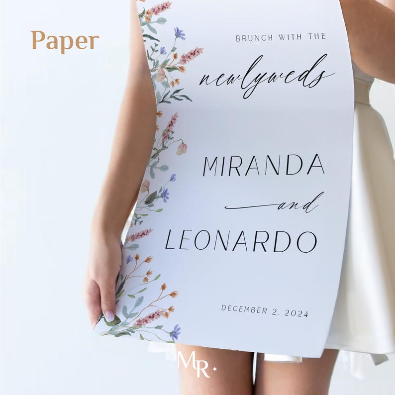K&ouml;nnte beinhalten: Ein wei&szlig;es Schild mit floralem Rand, das zu einem Brunch mit den Frischverm&auml;hlten Miranda und Leonardo am 2. Dezember 2024 einl&auml;dt.