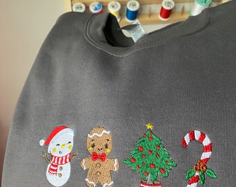 Weihnachten Sweatshirt, Sweatshirt, Pullover, Bestickter Weihnachtspullover, Süßer Feiertagspullover, Geschenk, Schneemann, Lebkuchen, Weihnachtsbaum