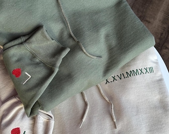 Individuell gestickter Hoodie mit römischen Ziffern: Personalisiertes Datum Geschenk