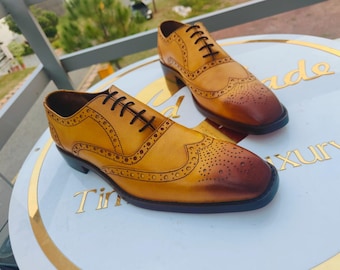Zapatos de cuero estilo brogue con cordones, hechos a mano y personalizados. Calzado artesanal para hombre.