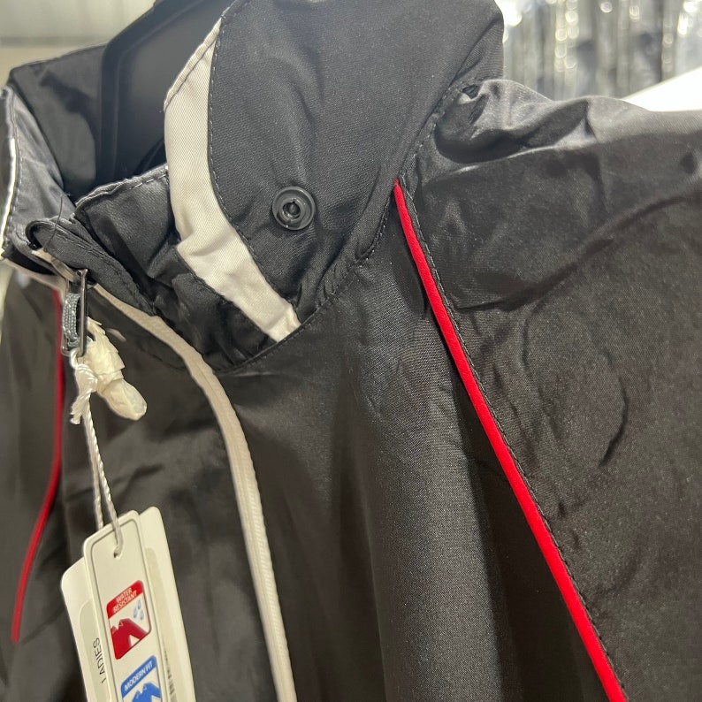 Women's Windbreaker Jacket With Mesh Lined With Zipped Pockets and