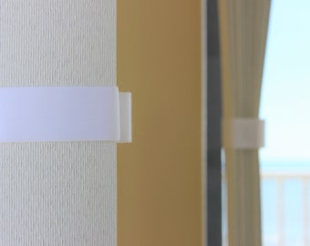 Chatter Stopper™: Vertical Blind Slat Organizer with Wall Hanger