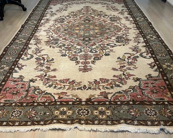 10x6 Ft. Turkish Handmade Beige And Green Rug For Every Area. 1980's Natural Carpet With Root Dye. Floral Pattern Antique Rug