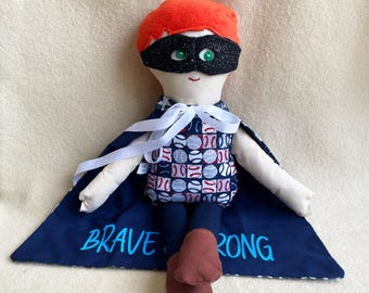 Muñeca de trapo de superhéroe hecha a mano: Muñeca de cuerpo suave de algodón con capa