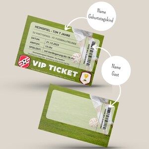Puede incluir: Un ticket VIP verde y blanco con un gr&aacute;fico de bal&oacute;n de f&uacute;tbol y el texto "VIP TICKET". El ticket es para una fiesta de f&uacute;tbol para un ni&ntilde;o de 7 a&ntilde;os llamado Tim. El texto en el ticket dice "Heimspiel - Tim 7 Jahre" y "SV Partyspass - FC Fussballfreunde".